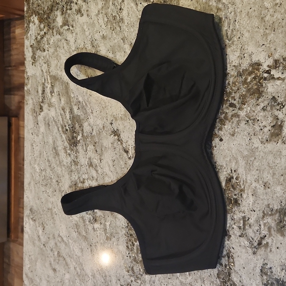 Wacoal black underwire sports bra 40DD